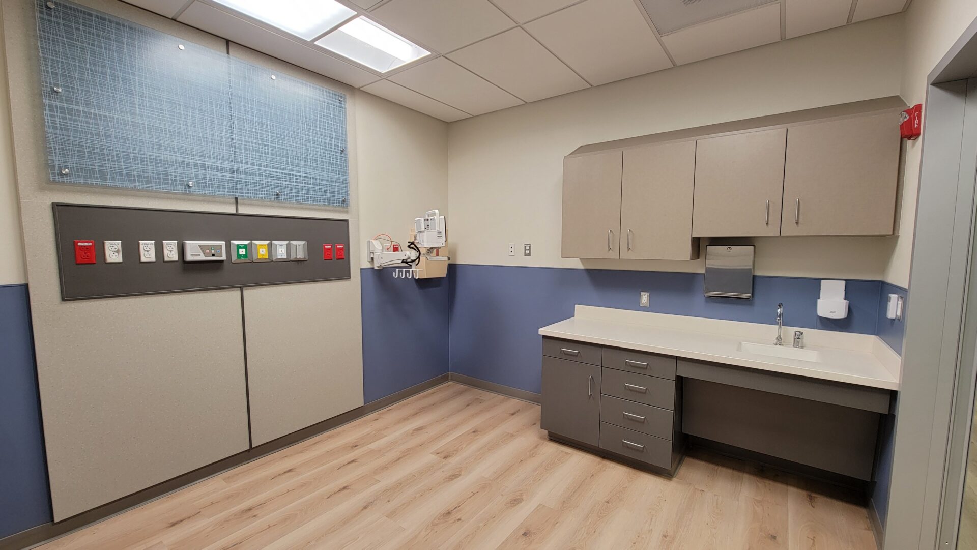 A room with a desk and cabinets in it